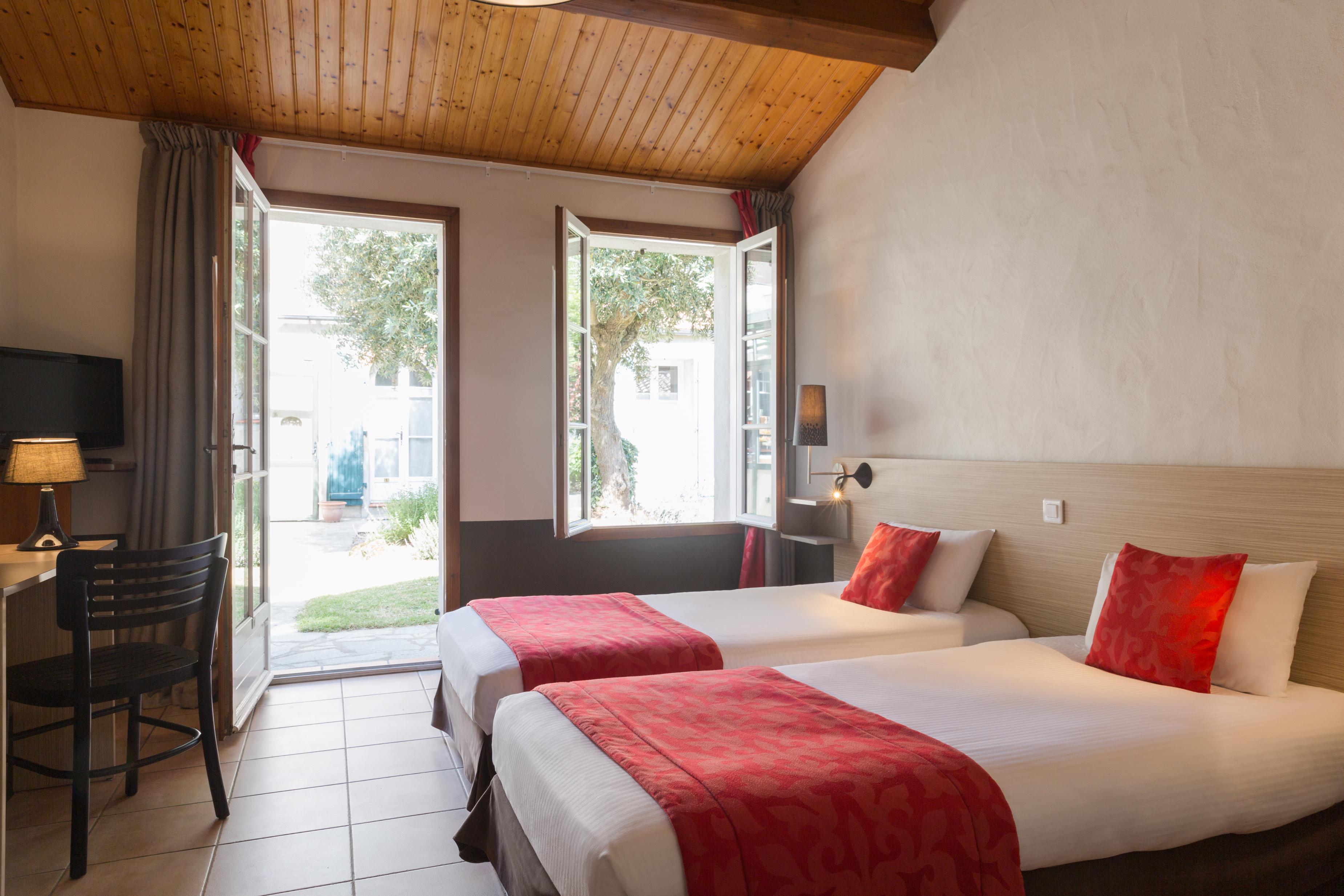 Hotel Domaine Le Martinet, The Originals Relais Bouin  Exterior foto