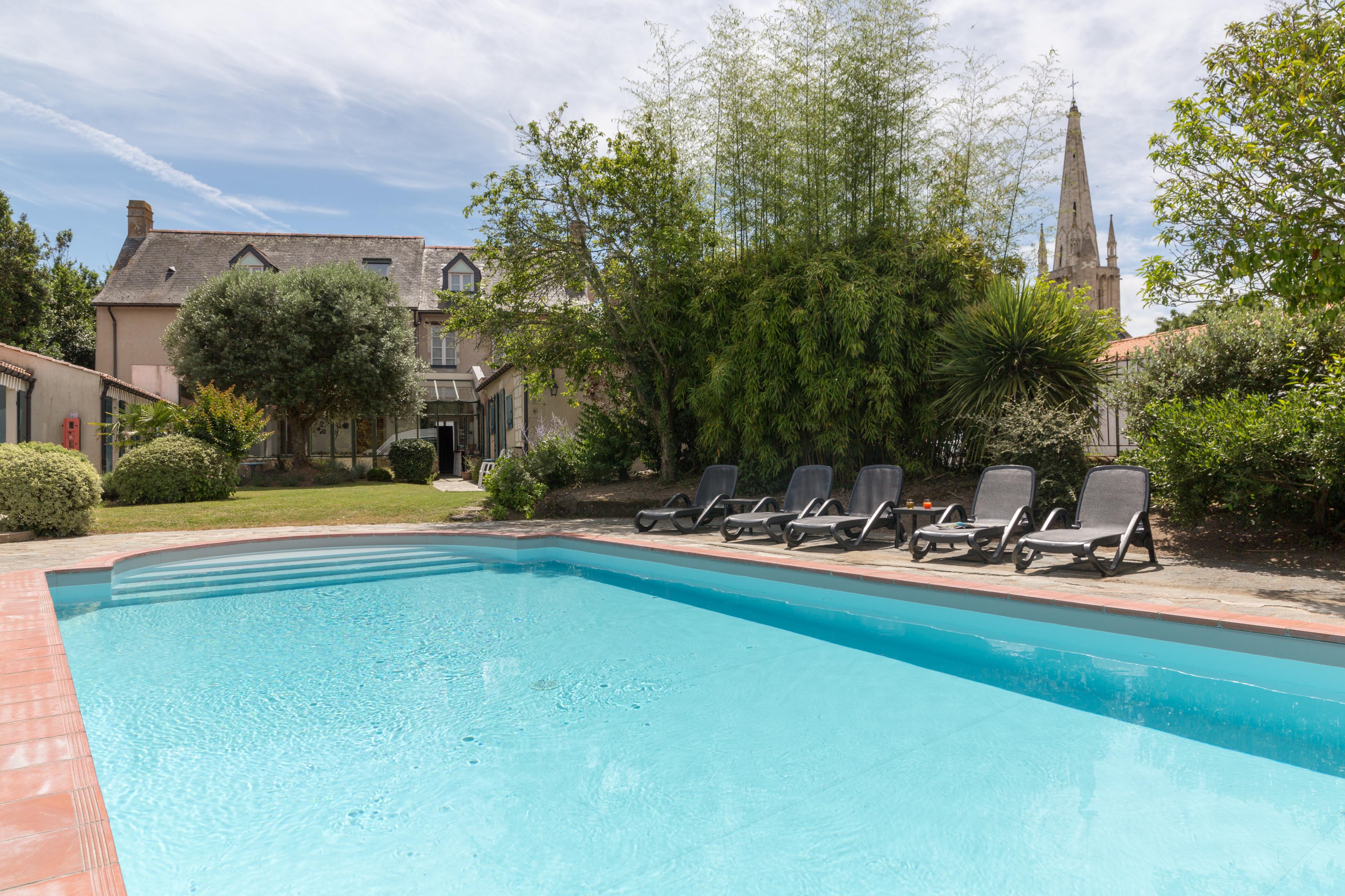 Hotel Domaine Le Martinet, The Originals Relais Bouin  Exterior foto
