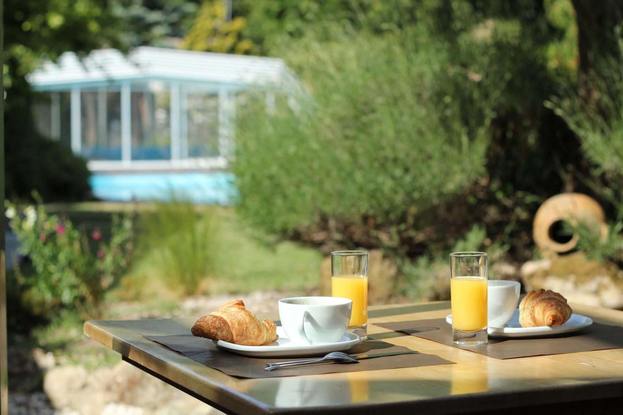 Hotel Domaine Le Martinet, The Originals Relais Bouin  Exterior foto