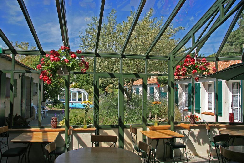 Hotel Domaine Le Martinet, The Originals Relais Bouin  Exterior foto
