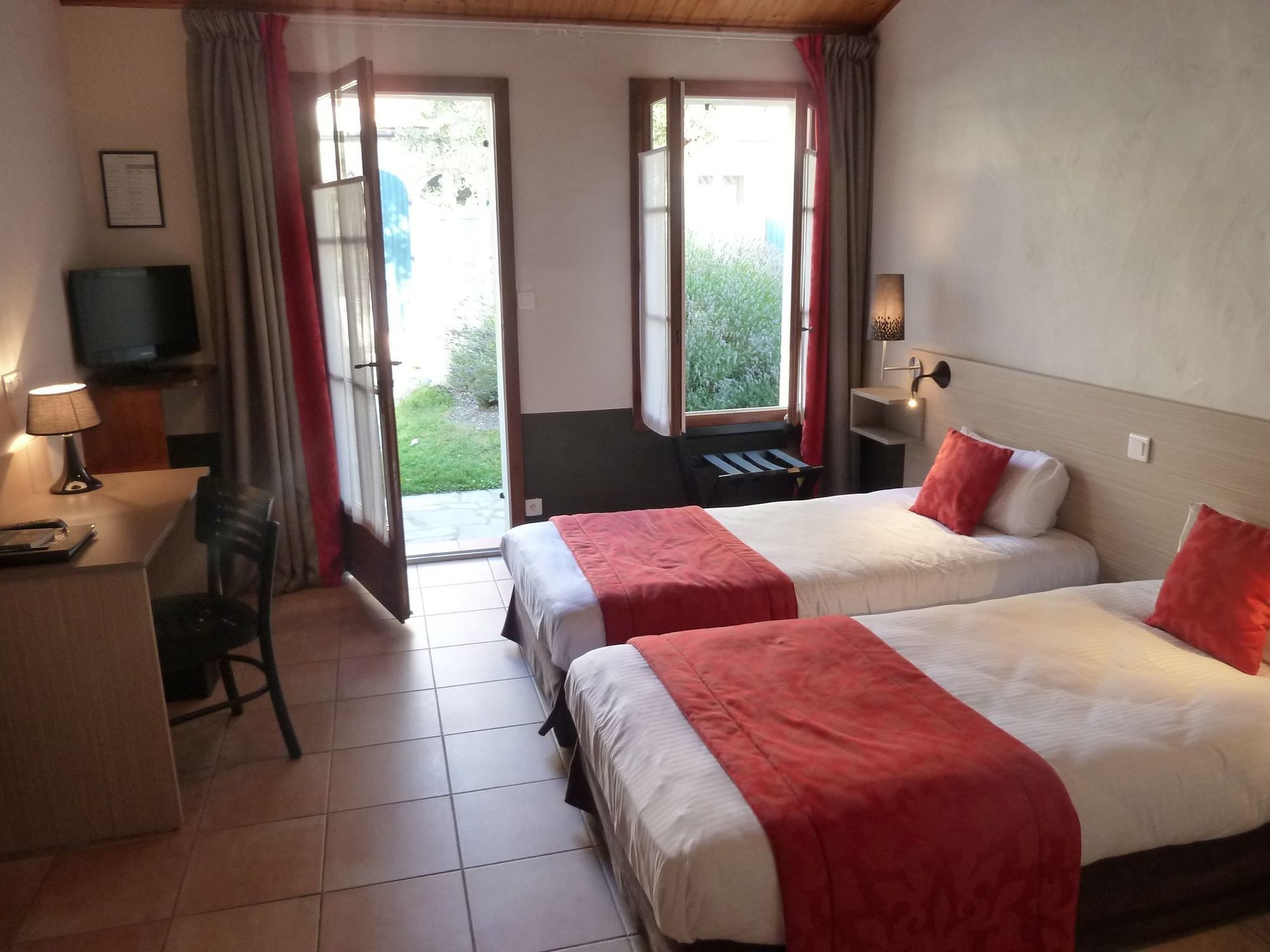 Hotel Domaine Le Martinet, The Originals Relais Bouin  Exterior foto